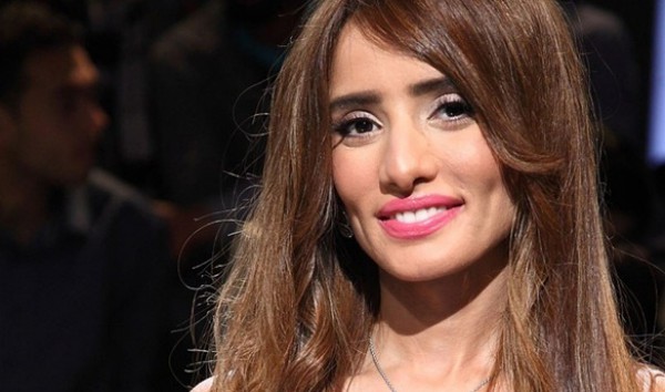 زينة تعلن حصولها على شهادة نسبها "للأشراف": أنا وأولادي من نسل النبي محمد! (صور)