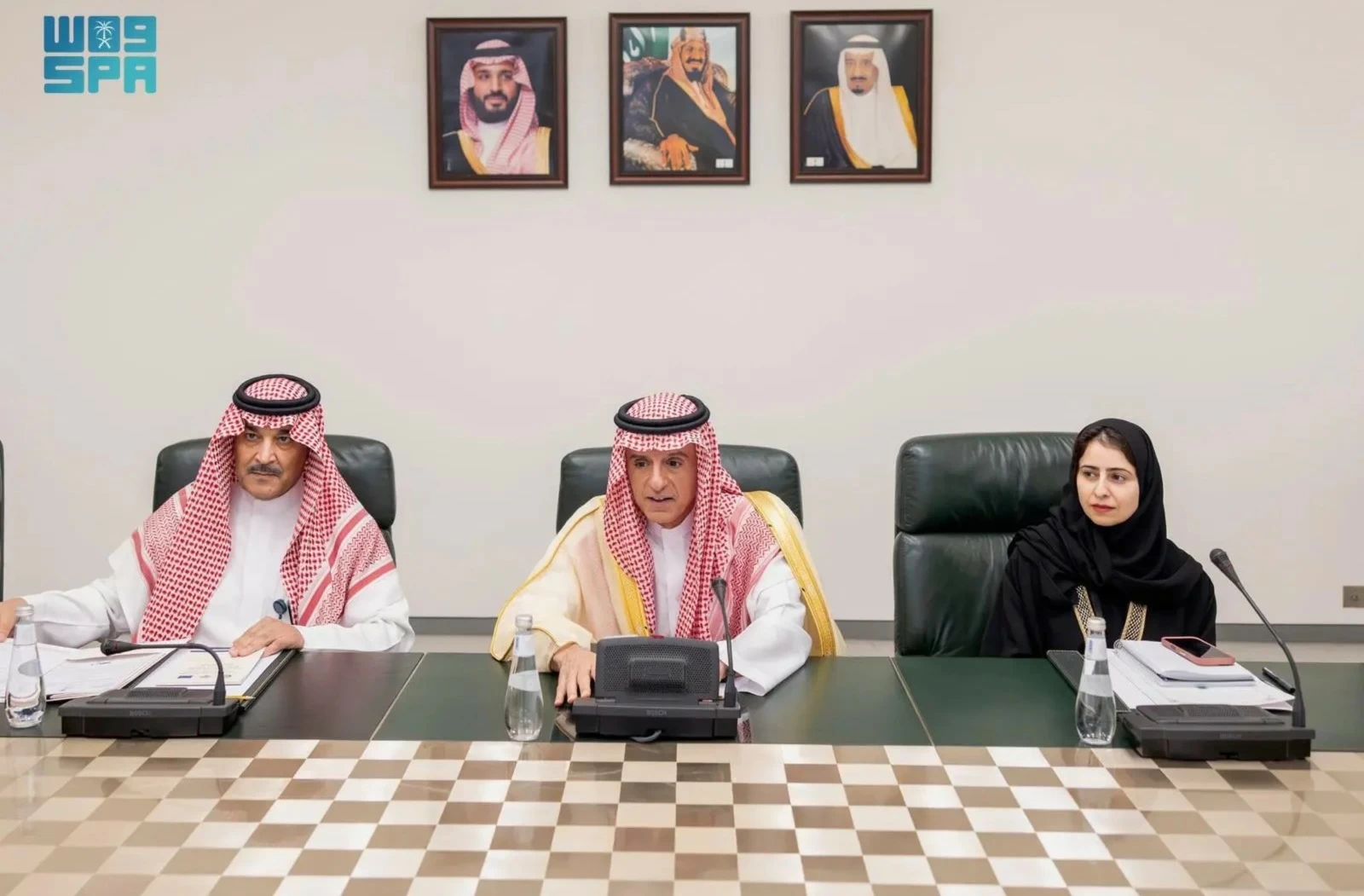 وزير الدولة للشؤون الخارجية يستقبل وفداً من البرلمان الأوروبي