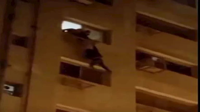 "شاسيه تكييف" ينقذ حياته والأهالي يخشون سقوطه.. تفاصيل الإيقاع بـ "لص