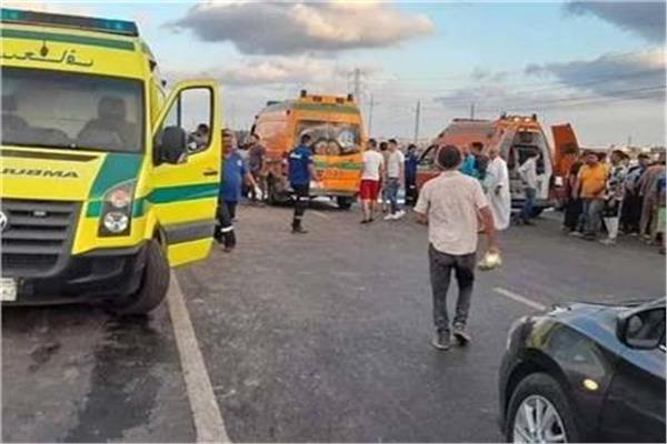 إصابة 10 أشخاص إثر انقلاب سيارة ربع نقل بطريق محور الضبعة بالبحيرة