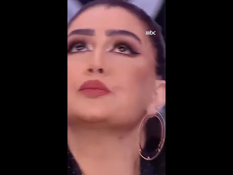 غادة عبد الرازق تتمالك دموعها لهذا السبب