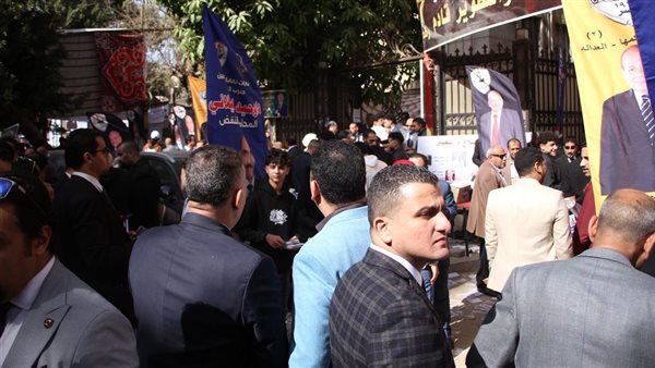 زحام شديد أمام لجان الاقتراع لانتخابات نقابة محامي جنوب القاهرة (صور)