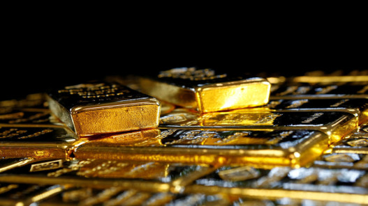الذهب يتراجع بأكثر من 3% ويهبط دون مستوى 4 آلاف دولار للأوقية