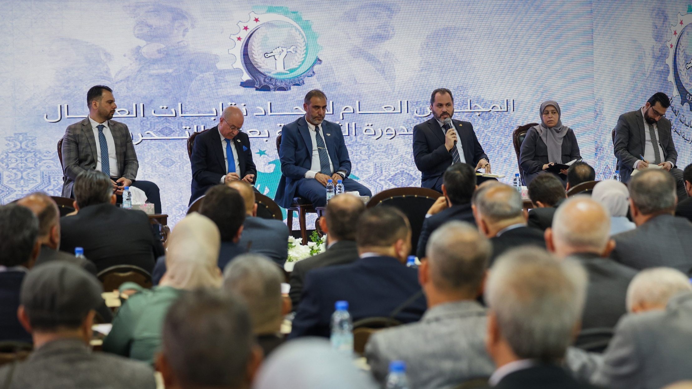 اتحاد نقابات العمال في سوريا يطالب برفع الأجور وإعادة مفصولي الثورة