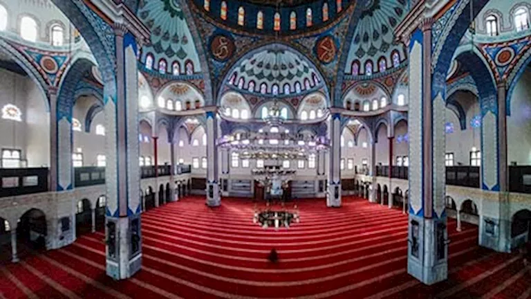 نصف قرن من الانتظار.. مسجد الرحمن ينضم رسميًا إلى الرواق الأزهري