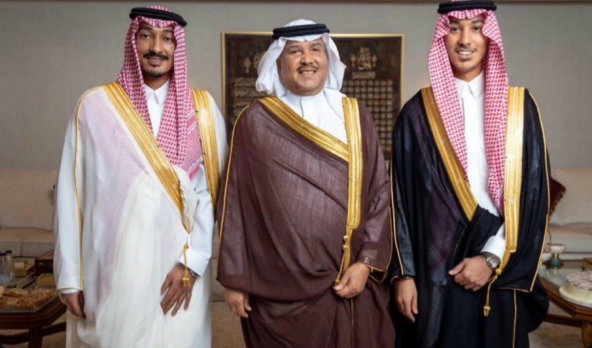 فنان العرب يحتفي بزواج نجله في جدة