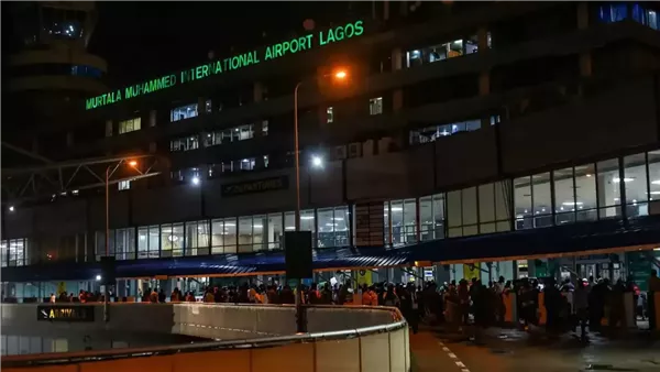 إصابات في حريق هائل بمطار لاجوس الدولي بنيجيريا والسلطات تغلق المجال الجوي (فيديو)