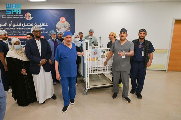 نجاح فصل التوأم الملتصق الصومالي "رحمة و رملا" بعد عملية جراحية معقدة استغرقت 12 ساعة
