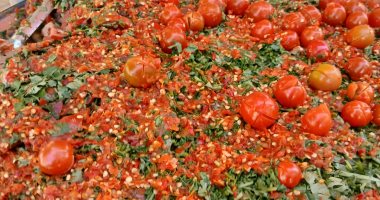 أكلت مخلل مكرونة وبطاطس وفاصوليا؟.. شوف أحلى مخللات بالإسكندرية