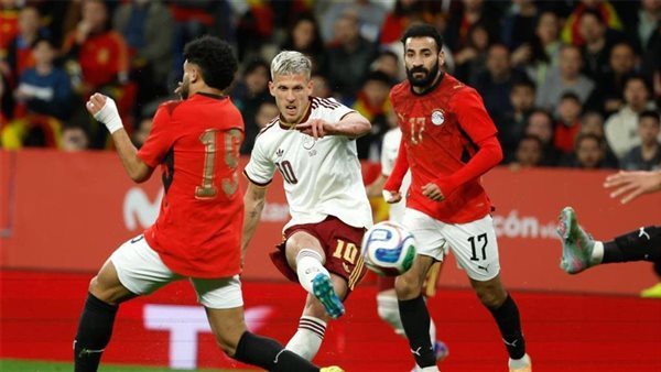 فيفا يُعاقب إسبانيا بعد الأحداث العنصرية في مباراة مصر