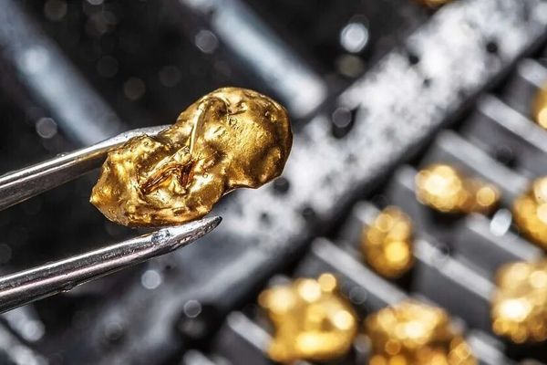 زيمبابوي تعزز قطاع الذهب باستثمارات تقارب ملياري دولار