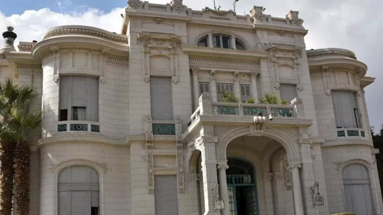 جامعة عين شمس: المنتحل صفة طبية وأكاديمية لا تربطه علاقة حالية أو سابق