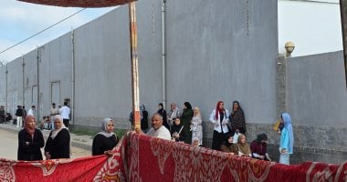 توافد طلاب الثانوية العامة على لجان الكيمياء والجغرافيا بالإسماعيلية