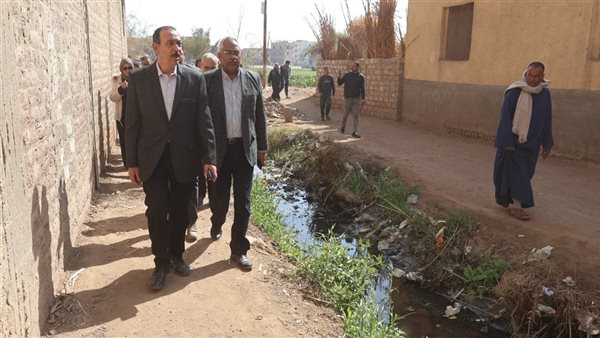 محافظ سوهاج يستجيب لشكوى أهالي فزارة ويعاين مصرفا يهدد طلاب مدرسة ابتدائية