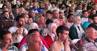 الجماهير المصرية تتابع مباراة مصر وبلجيكا بمقر الأهلى بالجزيرة