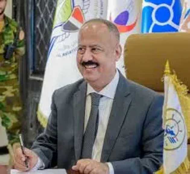 قرار ”صادم” من وزير النقل يغير قواعد اللعبة في الموانئ اليمنية!