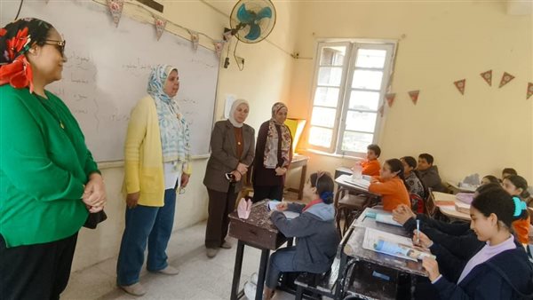 «دعم طلاب الإعدادية بمجموعات مجانية».. جولة لمدير تعليم القاهرة لمتابعة انتظام الدراسة