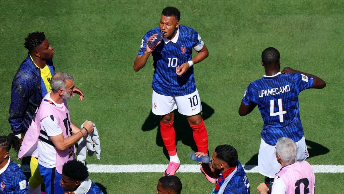 «يويفا» يرفضها.. و«فيفا» يدافع عنها.. اتهامات لـ«استراحة الماء» بتغيير نتائج المونديال