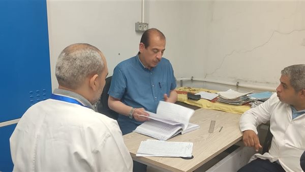 نائب وزير الصحة يتفقد مستشفى العياط المركزي ويوجه بإحالة الإدارة للتحقيق ومحاسبة المقصرين