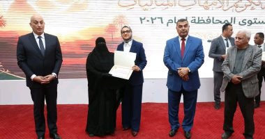 محافظ الوادى الجديد تهدى 18 رحلة عمرة للأمهات المثاليات تقديرا لمسيرة عطائهن