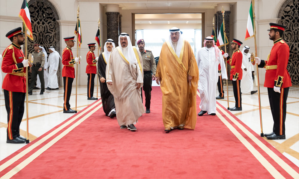 ممثل سمو أمير البلاد سمو ولي العهد يتوجه إلى السعودية لترؤس وفد الكويت في القمة الخليجية التشاورية الاستثنائية بجدة
