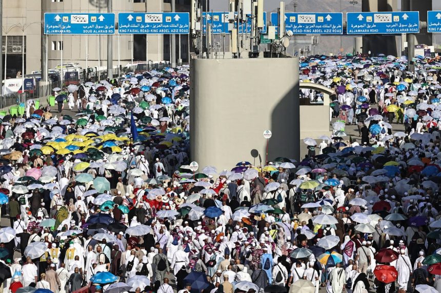 بدء مغادرة آلاف الحجاج مكة المكرمة مع ختام موسم الحج
