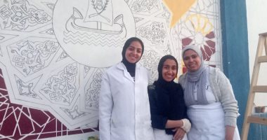 «أيادي تتلف في حرير».. تحويل جدران المصالح الحكومية لجداريات ناطقة في كفر الشيخ.. طالبات التربية النوعية: سعداء بتحويل مشروعات التخرج لجداريات ترسم البهجة على الجدران وتجذب أنظار المارة