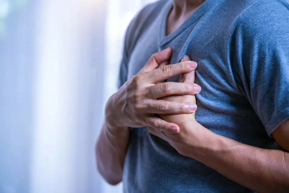 دراسة تحذر من خطر مبكر يهدد صحة القلب في هذا السن