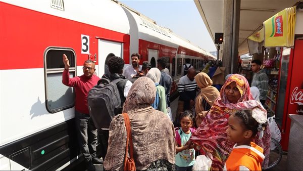 السكك الحديدية تسير قطارا لنقل الأشقاء السودانيين ضمن مشروع العودة الطوعية