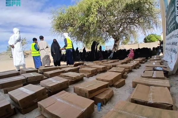 مركز الملك سلمان للإغاثة يوزّع (668) كرتون تمر في عدة مناطق بإقليم بحر الغزال التشادي