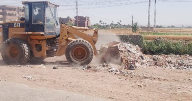 محافظ أسيوط: حملات النظافة مستمرة بأبنوب ورفع 58 طن مخلفات من القرى