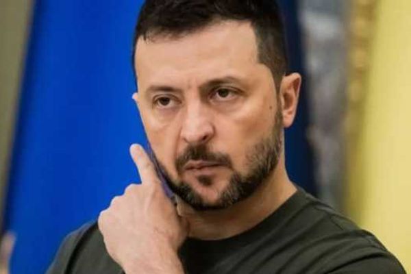 زيلينسكي: الجيش الروسي يقصف أوكرانيا تزامنا مع الاجتماعات الثلاثية في جنيف