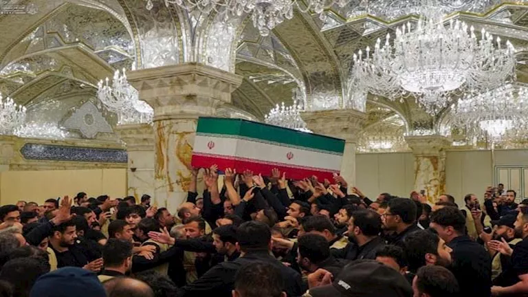 حشود عراقية مليونية تودع علي خامنئي في النجف الأشرف