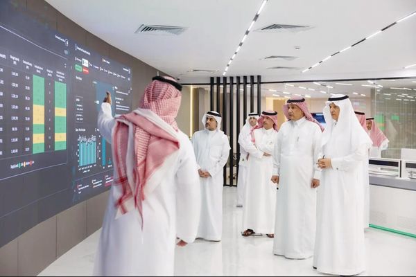 الفضلي يتفقد «الإنذار المبكر» في الأمن الغذائي