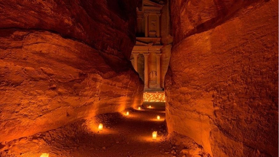 موائد رمضان في البترا.. تفاعل ثقافي يعكس روح الضيافة الأردنية