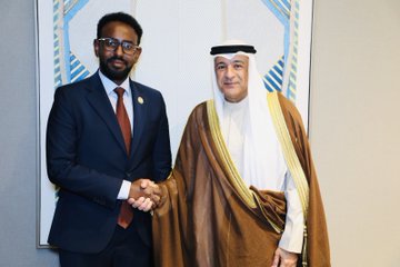 وزير الأشغال العامة يلتقي الأمين العام لمجلس التعاون لدول الخليج العربية
