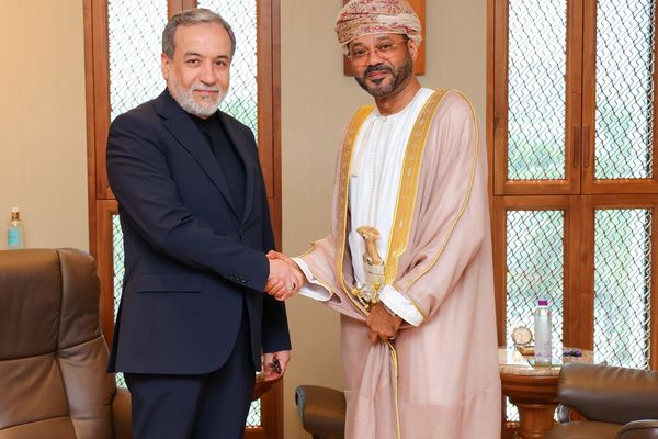 سلطنة عُمان وإيران تعقدان مباحثات لضمان سلامة وحرية الملاحة في مضيق هرمز