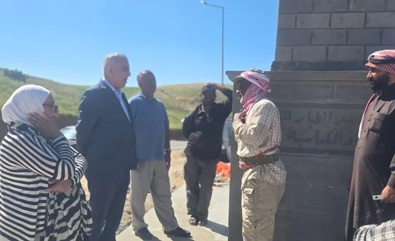 وزير الثقافة يتفقد سير العمل في نصب الشهيد معاذ الكساسبة بلواء عي