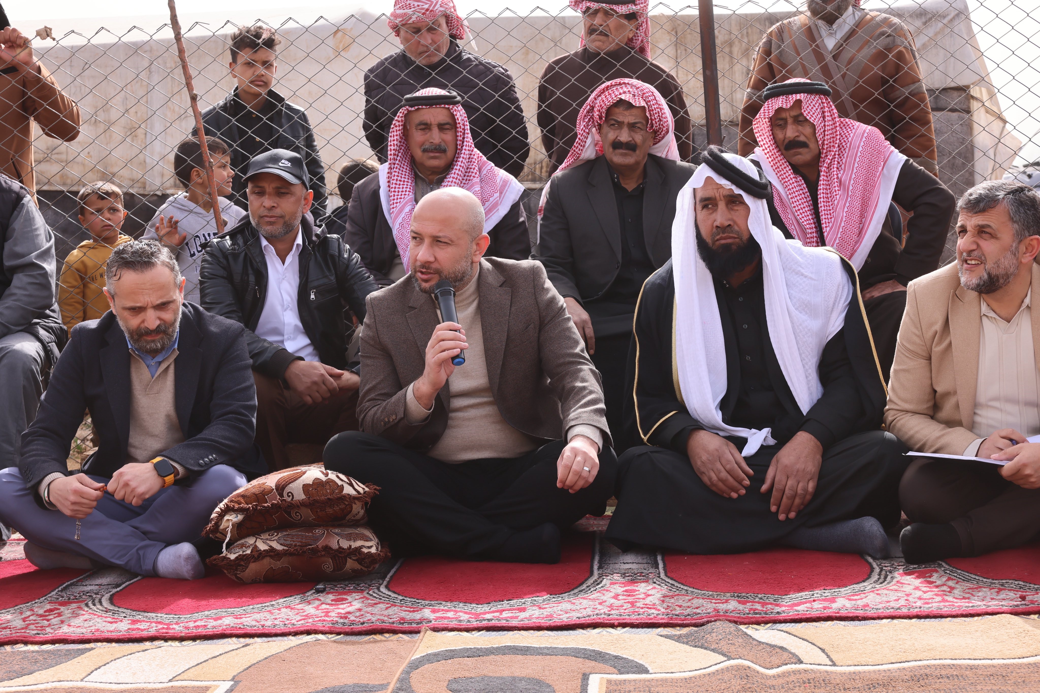 لتنفيذ المرسوم 59.. الصالح يلتقي ممثلي أكثر من 40 مخيماً بريف إدلب