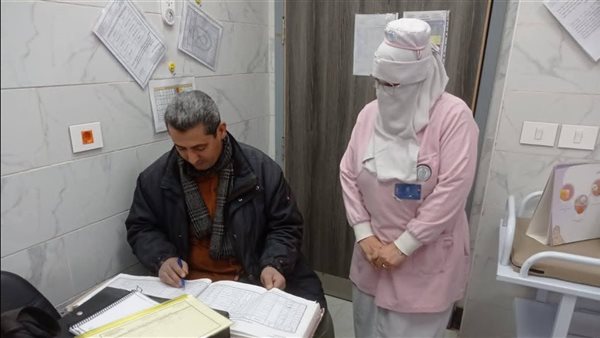 حملات رقابية مكثفة على وحدات ومكاتب الصحة بالإسماعيلية (صور)