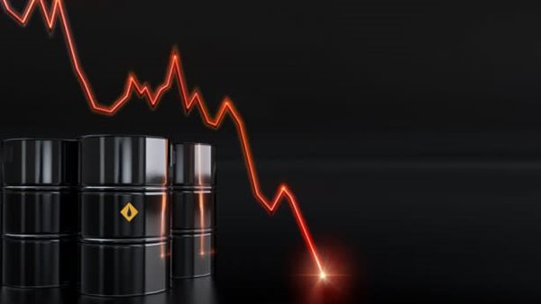 ضربات أمريكا لإيران تهوي بالنفط لمستويات قياسية وخام برنت يهبط 1.4%