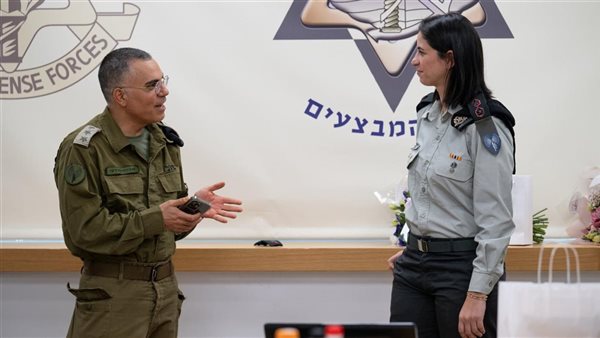 أدرعى يغادر موقعه فى جيش الاحتـلال ويسلم مهامه للمسلمة إيلا واوية