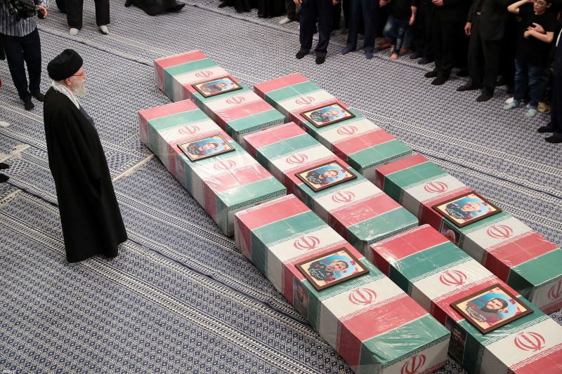الحكومة الفرنسية: “لا يمكن سوى الارتياح لمقتل الدكتاتور الدموي” خامنئي