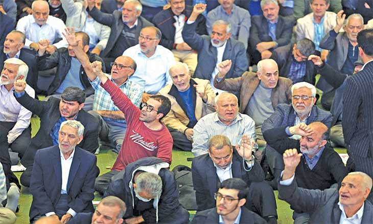 نذر الهجوم على إيران تتصاعد… ونائب ترامب: لن ننجرّ إلى حرب لسنوات طويلة