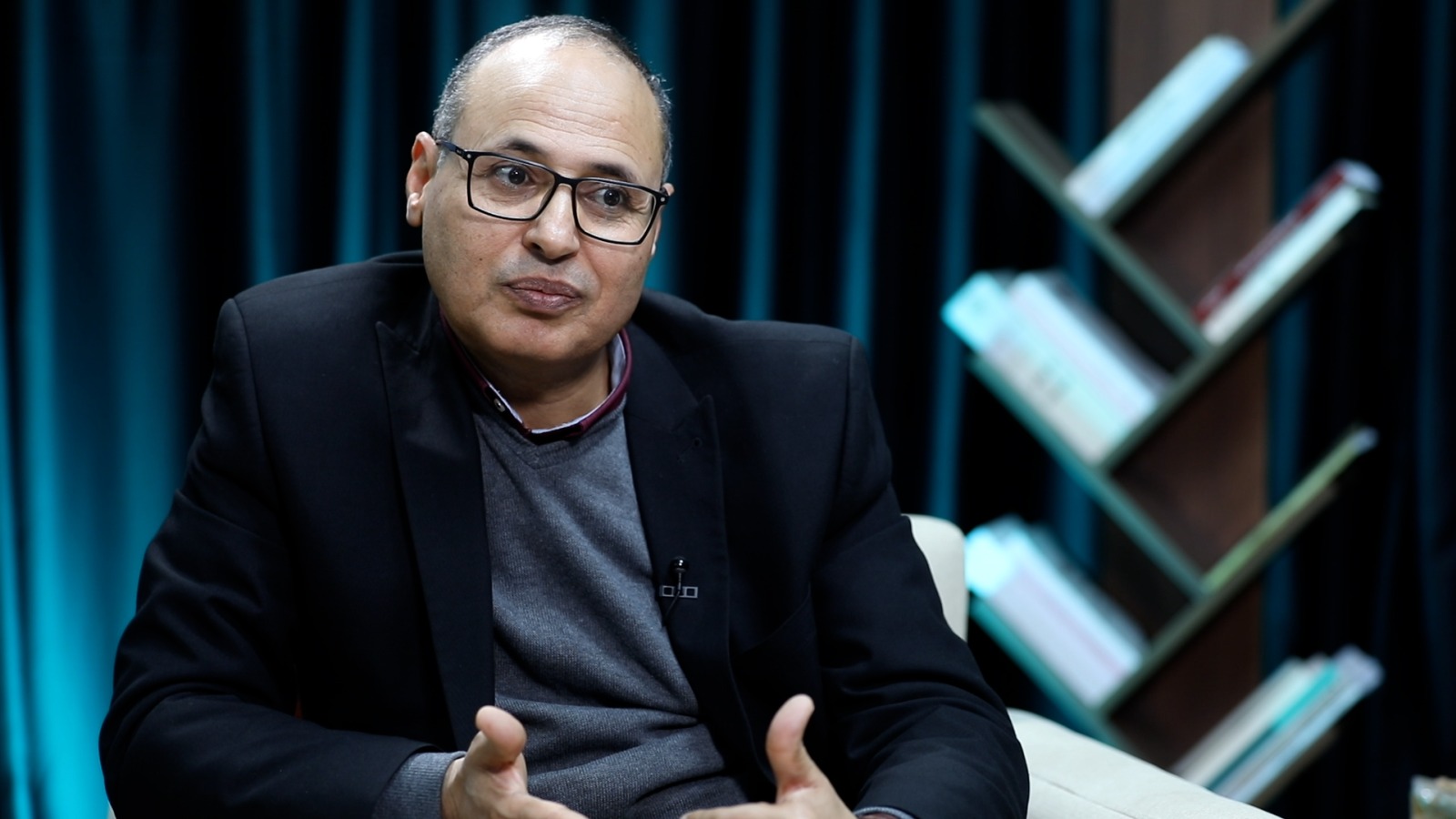 أحمد بوز: وزراء إعلام من “اليسار” اصطدموا معنا.. و”زيان” ترافع لإعدام “الصحيفة” ومنع الجامعي من الكتابة