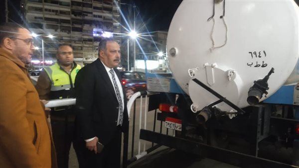 بعد تحذير الأرصاد، جولة مفاجئة لرئيس "مياه القناة" لمتابعة تمركز سيارات الكسح وفرق الطوارئ ببورسعيد