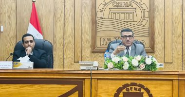 الفرحة تسبق الرحلة.. تسليم تأشيرات حج الجمعيات وملابس الإحرام لحجاج قنا