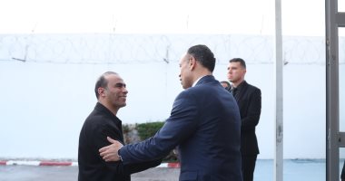 السفير المصري يستقبل بعثة الأهلي فى مطار تونس قبل مواجهة الترجي