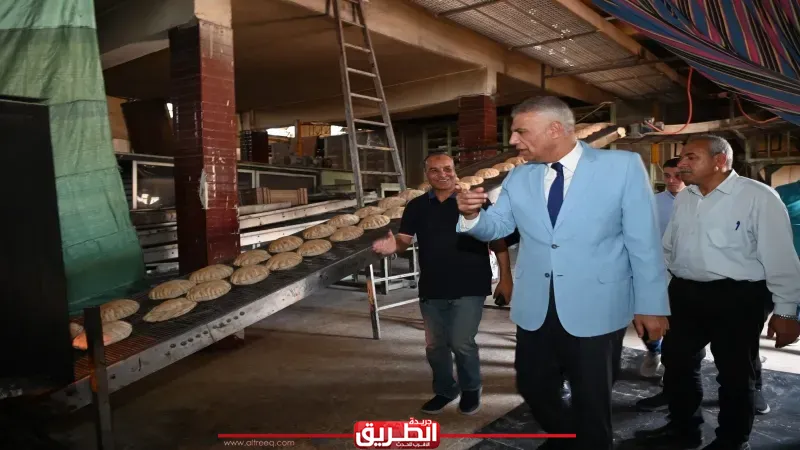 محافظ جنوب سيناء يتفقد مجمع السلع الغذائية والمخبز الآلي بطور سيناء ويتابع توافر السلع وجودة الخدمات