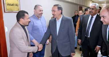 محافظ سوهاج يتفقد إدارات الديوان العام ويوجه بتحسين الخدمات